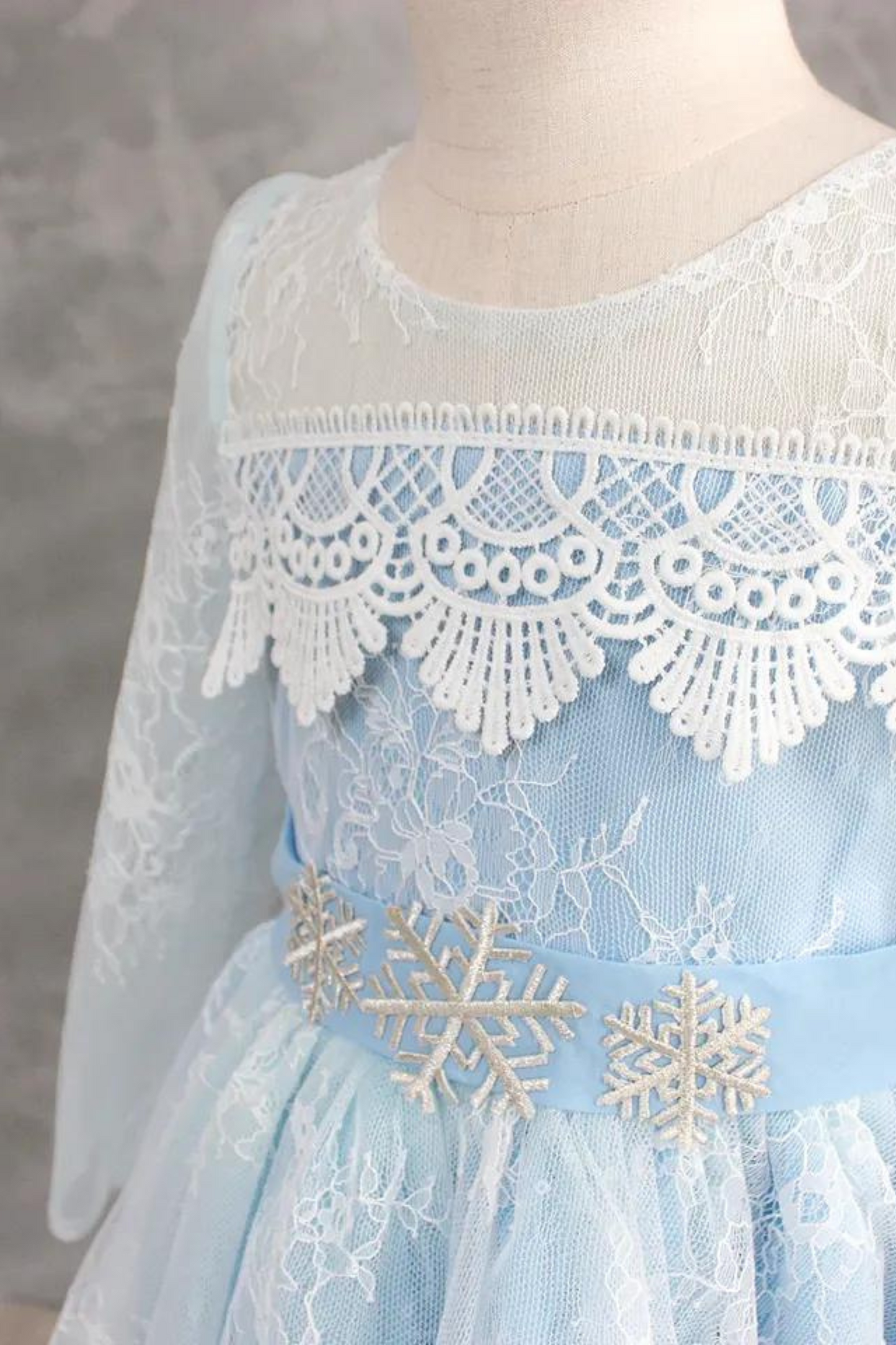 Blue Elsa Long Sleeves Lace Dress