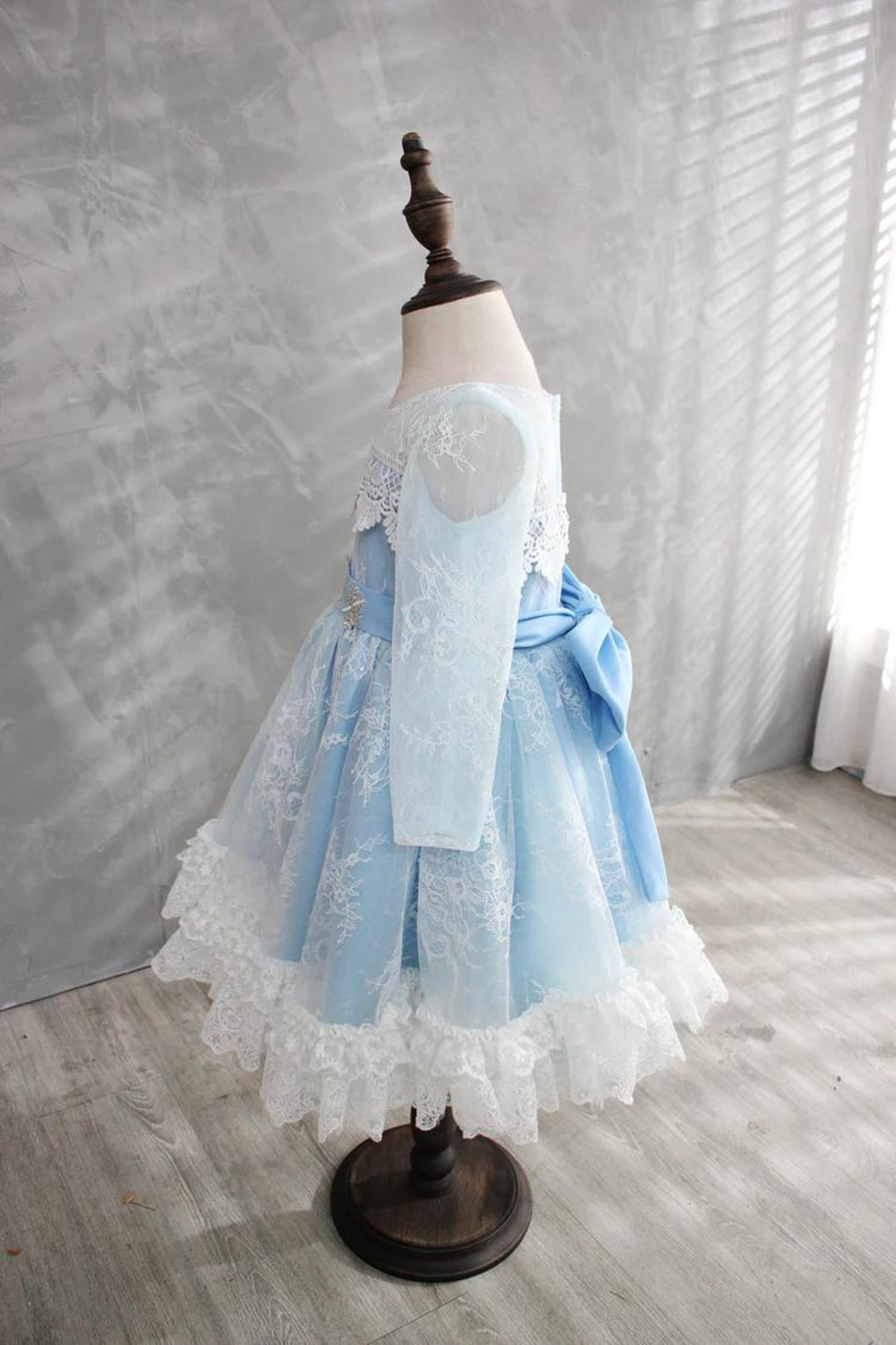 White Elsa Long Sleeves Lace Dress