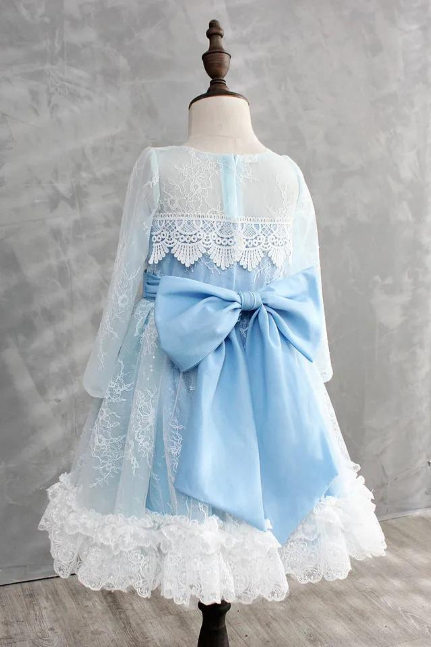 Blue Elsa Long Sleeves Lace Dress