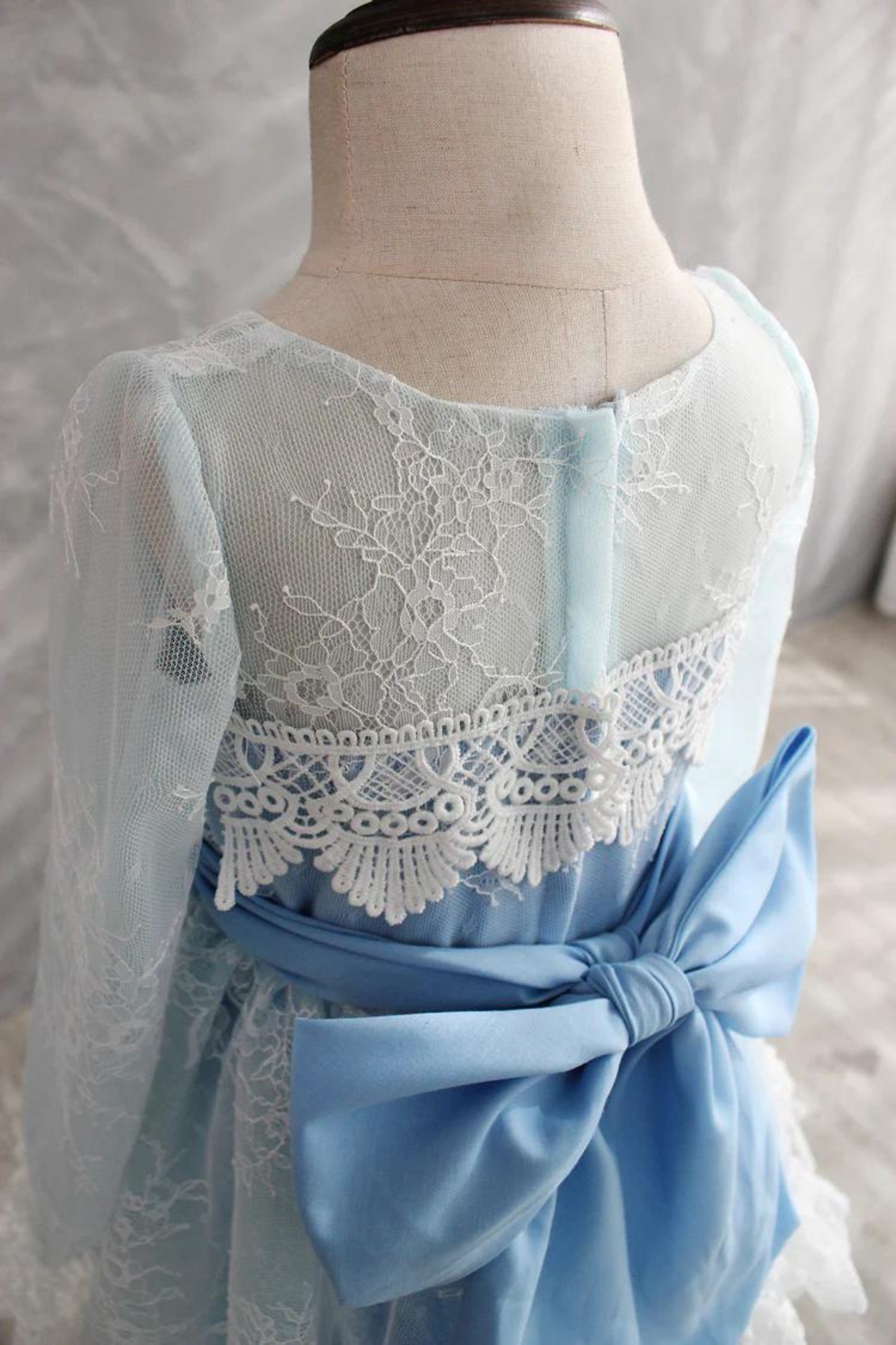 White Elsa Long Sleeves Lace Dress